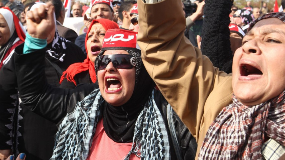 16 загинали и 200 ранени на митинг в подкрепа на Морси | StandartNews.com
