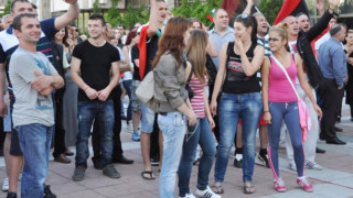 Десетки благоевградчани на протест в София