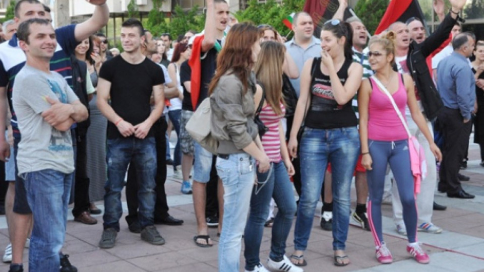Десетки благоевградчани на протест в София | StandartNews.com