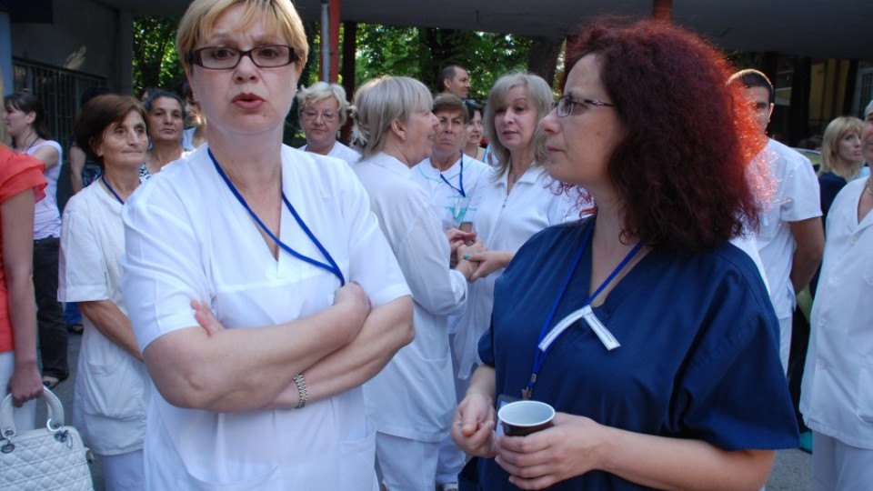 300 от болницата в Хасково бранят шефа си на кафе | StandartNews.com