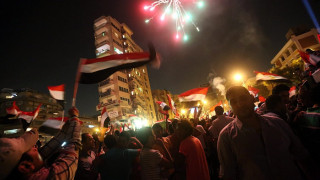 Армията потвърди за Мурси, в Египет ликуват (ОБЗОР)
