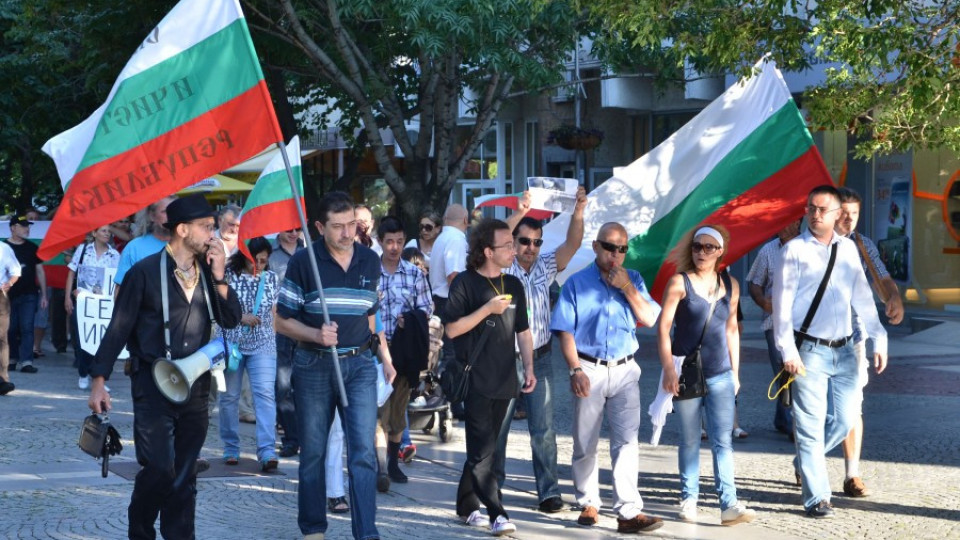 Протестиращи блокираха най-голямото кръстовище в Сливен | StandartNews.com