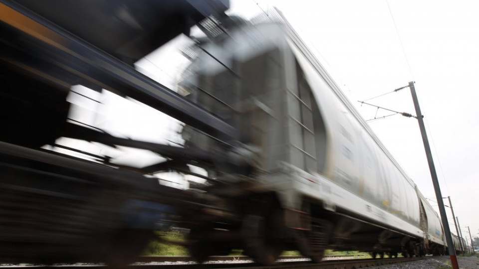Влак дерайлира в Русия, 80 души са ранени  | StandartNews.com