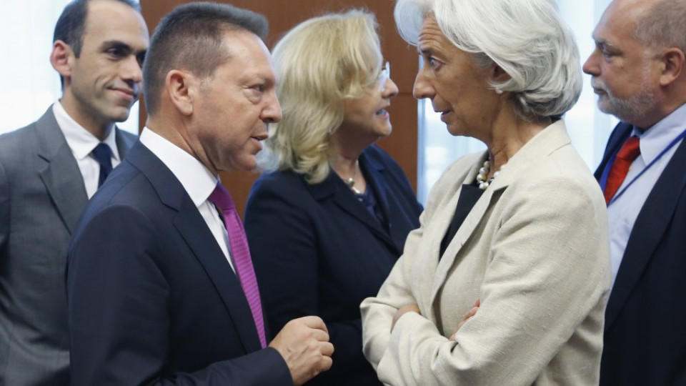 Тройката одобри 6,8 млрд. евро помощ за Гърция | StandartNews.com
