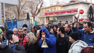 Протестиращи в Пловдив искат духовна намеса 