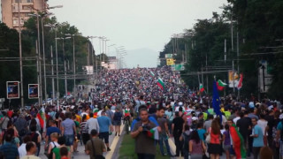 Властта тушира бунта с "Разделяй и владей"