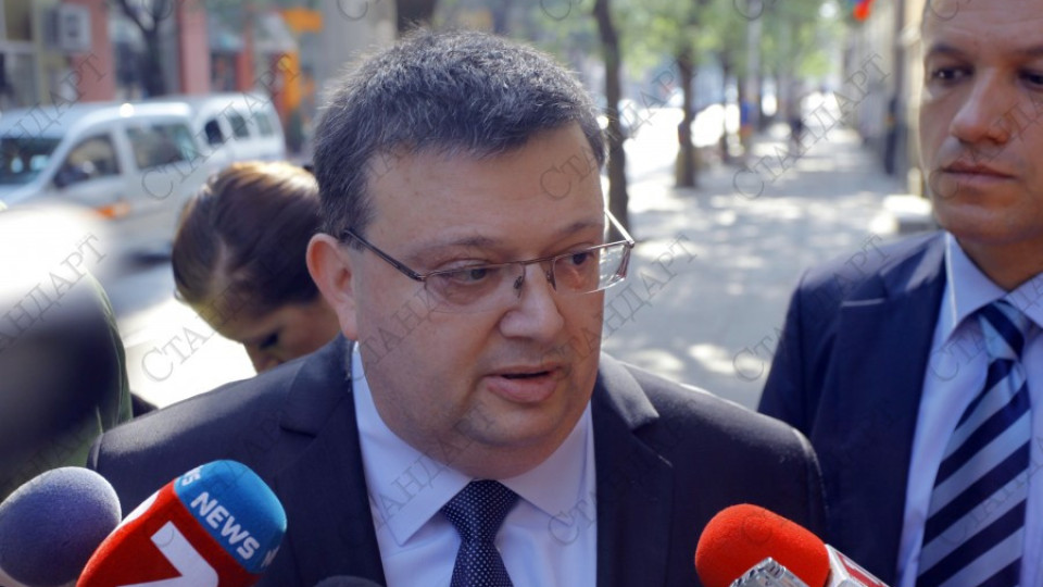 Цацаров: Трудно е да извървиш пътя от министър до обвиняем | StandartNews.com