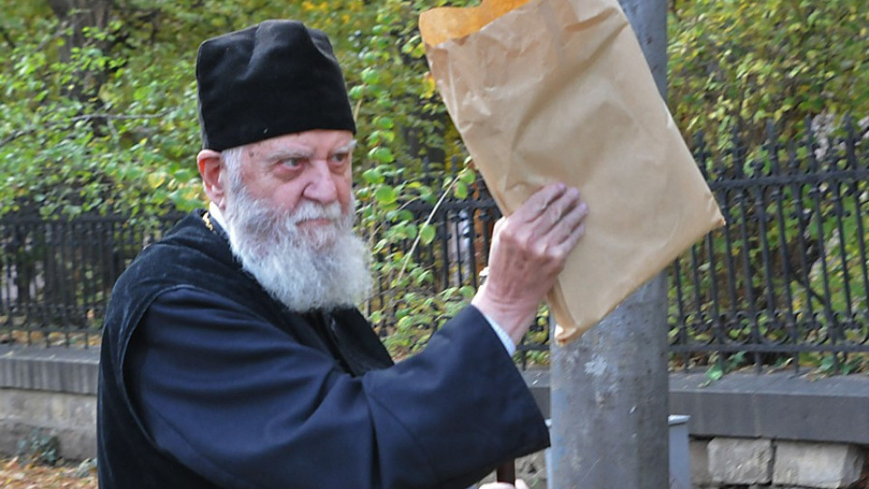 Прогониха дядо Калиник от Варненската епархия | StandartNews.com