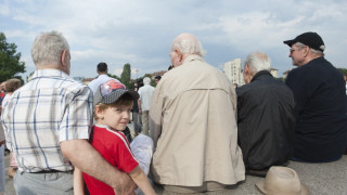 Контрапротестът събра 60 хил. подписа в защита на кабинета