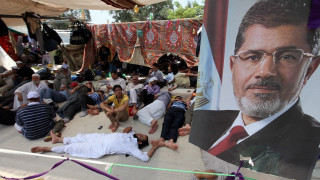 САЩ призова Египет да освободи Мурси