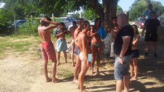 Арестуваха голи гамени на Иракли
