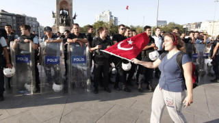 Полицията в Анкара задържа 11 демонстранти