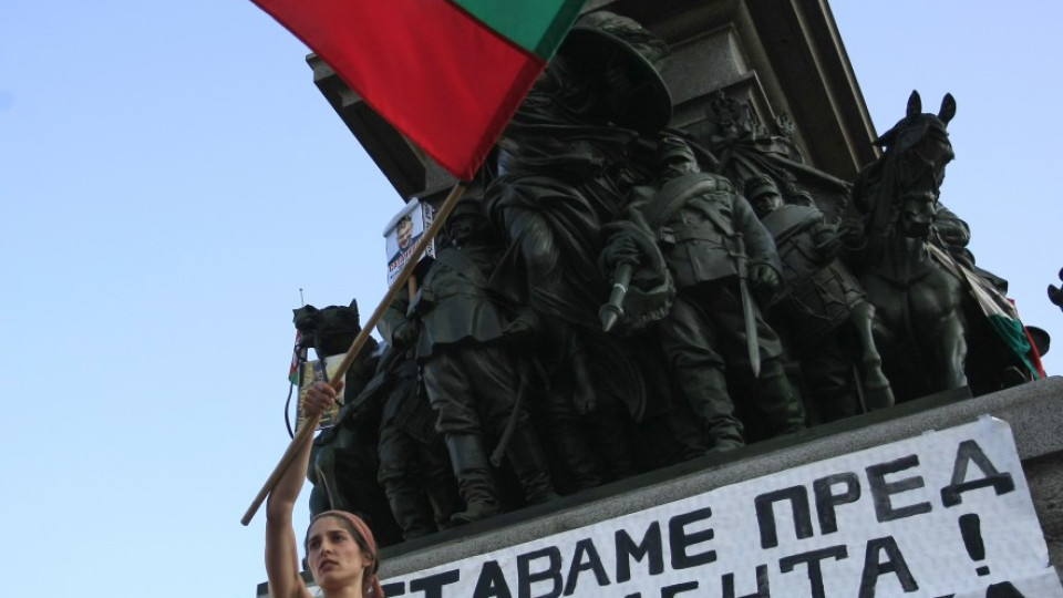 Митингите "за" и "против" Орешарски се хванаха за класиците  | StandartNews.com