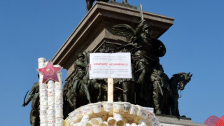 Фандъкова моли протестиращите да пазят паметниците