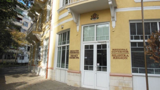 Атакисти блокират Областната администрация в Силистра