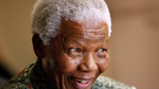 Нелсън Мандела посрещна годишнината си в болница  