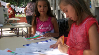 Деца рисуват Левски на рождения му ден