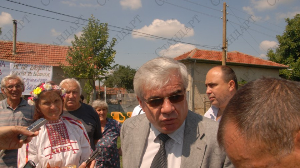 Село наскача срещу грохот на камиони със зърно | StandartNews.com