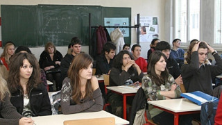 Обособяване на часовете по български и литература