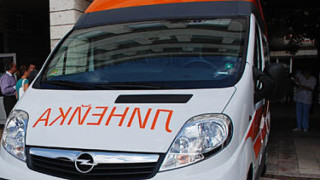 Двама загинаха след удар в дърво
