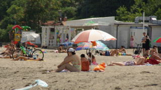 Студенти без ценз лекуват на плажа