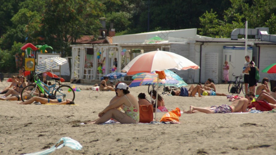 Студенти без ценз лекуват на плажа | StandartNews.com