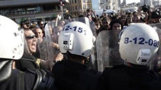 Полицията разпръсна годежно парти в Гези
