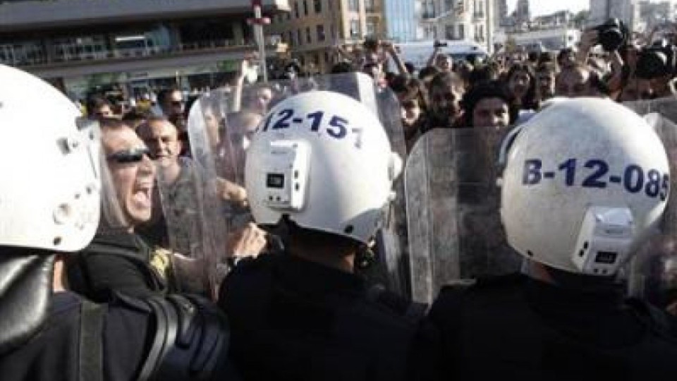Полицията разпръсна годежно парти в Гези | StandartNews.com