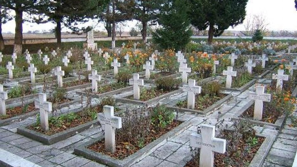 Обраха военното гробище в Тутракан | StandartNews.com