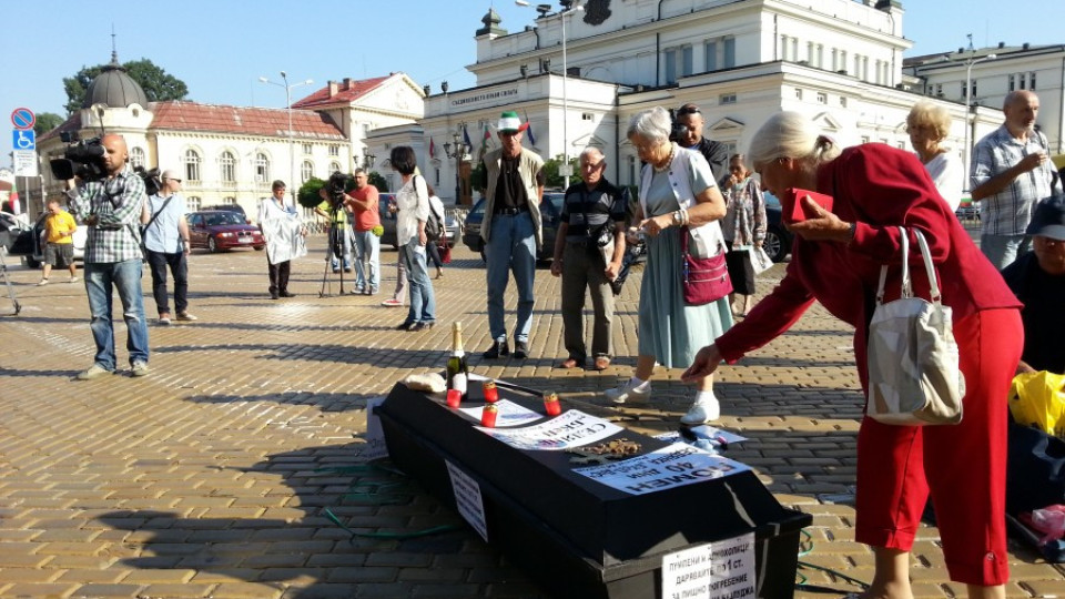 Пореден ден "на кафе пред парламента" | StandartNews.com