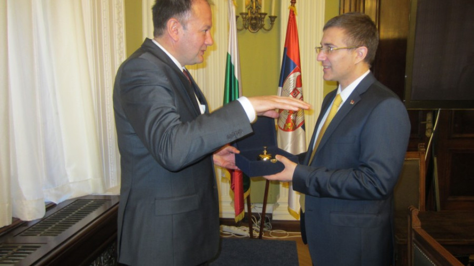 Миков разговаря за затопляне на българо-сръбските отношения | StandartNews.com