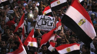 Египетската армия призова за масови демонстрации