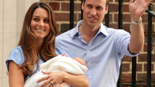Кралицата посети новия си правнук