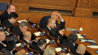 Парламентът събра кворум от 159 депутати