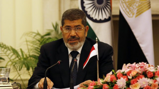 Повдигнаха обвинения срещу Мурси, остава в ареста