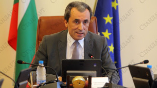 Орешарски: Правителството не може да пребори бедността само