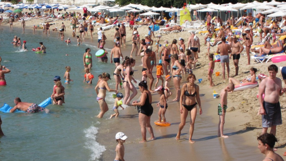 Задържаха 30 души за посегателства по плажовете  | StandartNews.com