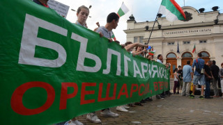 Протестът кани Орешарски на дебат