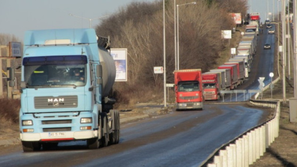 Спират камионите в Габрово, Вeлико Търново, Ловеч, Търговище и Шумен | StandartNews.com
