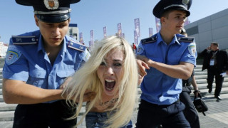 Tри активистки на FEMEN и журналист бяха отвлечени