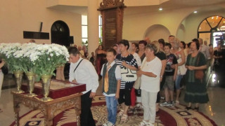 Стотици почетоха храмовия празник в Смолян
