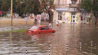 Буря и градушка като боб връхлетяха Русе