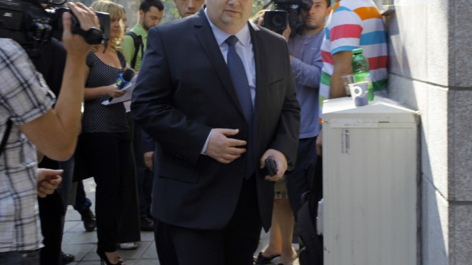 Заливат Цацаров със снимки на Сидеров | StandartNews.com