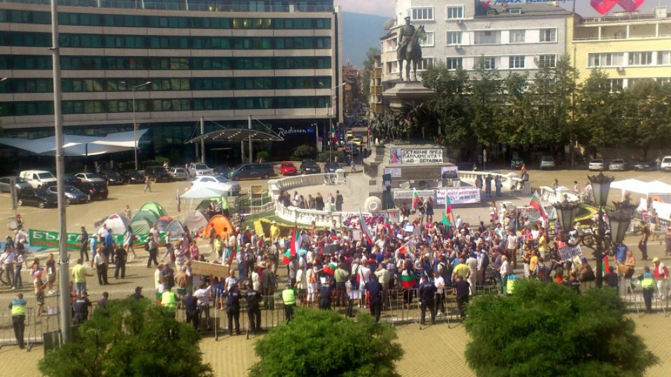 Протест "на кафе" и в последния работен ден на депутатите | StandartNews.com