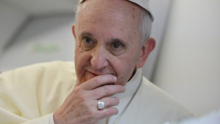 Папата призова за уважение между религиите