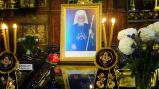 В цялата страна отслужиха литургии за патриарх Максим