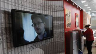 Русия иска Сноудън да защитава личните им данни