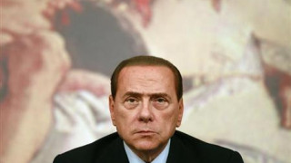 Поискаха оставката на Берлускони