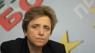 Дора Янкова: Президентът е раздвоен