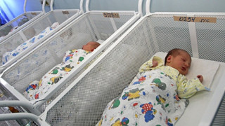 За 2 г. 8000 бебета проплакаха в новата зала на „Майчин дом"